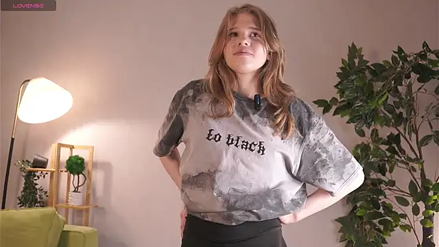 JosefaDonelan online show from April 10, 2026, 8:21 am