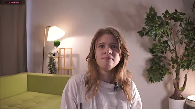 JosefaDonelan online show from April 5, 2026, 7:04 am