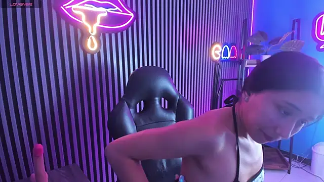 Luna roose1 online show from April 9, 2026, 12:33 pm