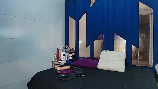 WhipAndDesireRs online show from April 9, 2026, 4:13 pm