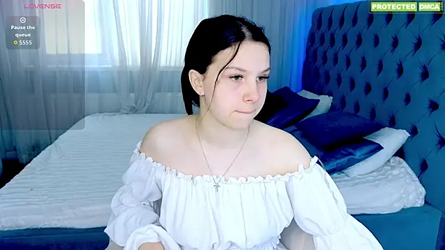 DarkAdelina online show from April 17, 2026, 9:45 am