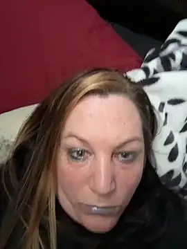 Queenemerald online show from April 4, 2026, 12:39 am
