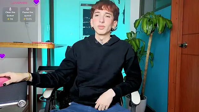 Nathan twink online show from April 29, 2026, 6:39 am