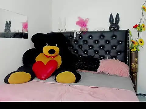 Alejandra and James  online show from April 9, 2026, 10:16 pm