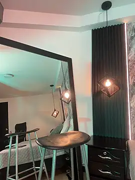 Aura Baker online show from April 17, 2026, 1:58 pm