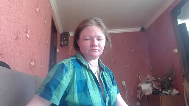 Snapshot of CharleyReid chatting on June 12, 2026, 4:21 am CharleyReid online show from June 12, 2026, 4:21 am