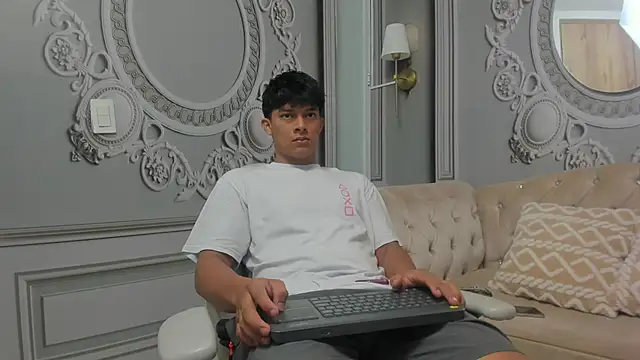 Andeuw   online show from April 7, 2026, 2:35 am