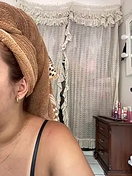 victoria luxx  online show from April 15, 2026, 8:09 pm