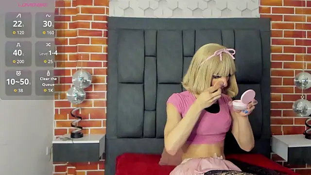 luxuryheavenn online show from April 14, 2026, 8:14 pm