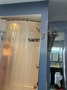 sweetkacibaby online show from April 17, 2026, 8:11 pm