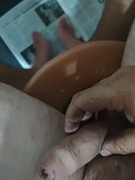 elsabandija696 online show from April 15, 2026, 6:56 pm