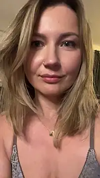 WhereisAlice online show from April 16, 2026, 11:40 pm