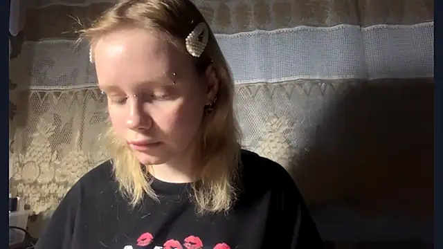 KrystenHoye online show from April 13, 2026, 5:39 pm