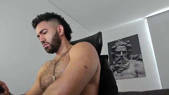 simonleon27 online show from May 14, 2026, 12:57 pm