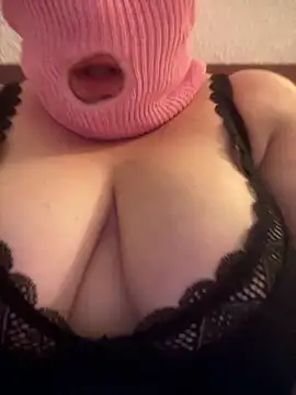 bella2399 online show from April 17, 2026, 10:18 am