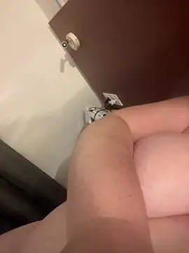 bella2399 online show from April 17, 2026, 10:23 pm