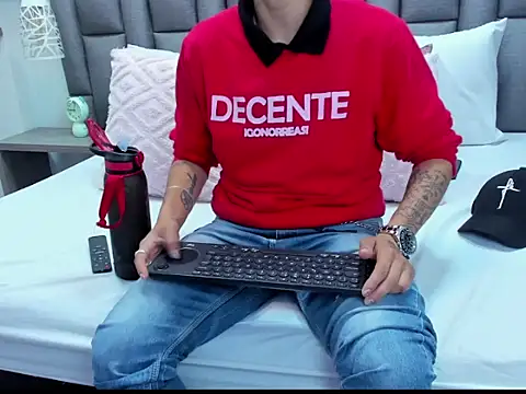 ZoeGrey online show from April 13, 2026, 12:31 pm