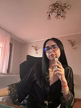 TheaMerve online show from April 17, 2026, 2:20 pm