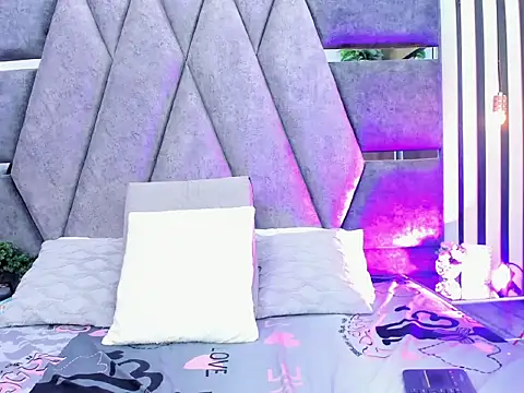 WinnieClarke online show from March 28, 2026, 11:55 am