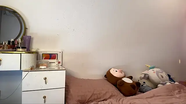 DreamyDDesiress online show from April 18, 2026, 2:36 am