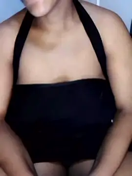 sultrydiva00 online show from April 13, 2026, 3:38 pm