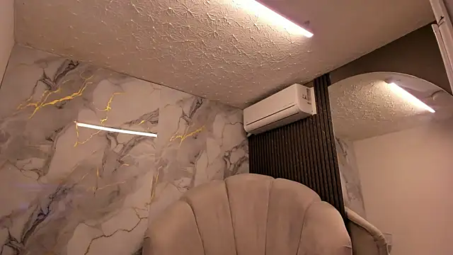 dulcemia25 online show from April 11, 2026, 4:53 am