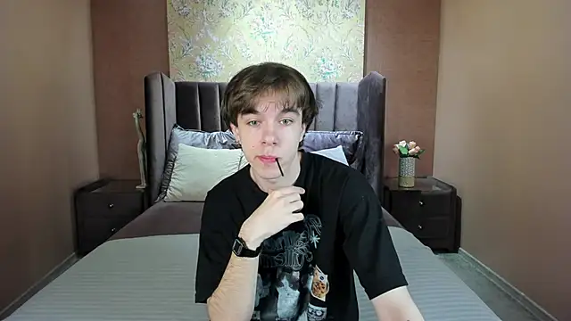 Snapshot of DaveBevy chatting on May 27, 2026, 7:43 pm DaveBevy online show from May 27, 2026, 7:43 pm