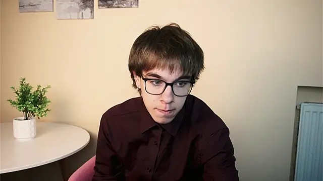Snapshot of DaveBevy chatting on July 16, 2026, 9:01 pm DaveBevy online show from July 16, 2026, 9:01 pm