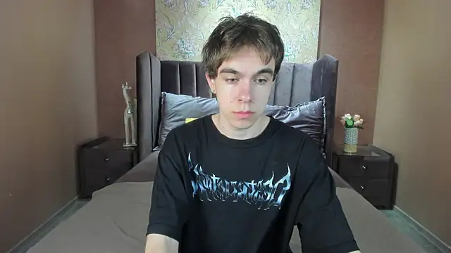 Snapshot of DaveBevy chatting on June 12, 2026, 7:55 pm DaveBevy online show from June 12, 2026, 7:55 pm