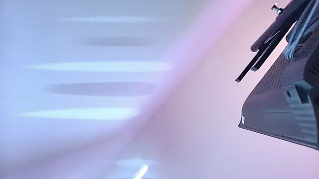 scarlett turner  online show from April 17, 2026, 1:25 pm