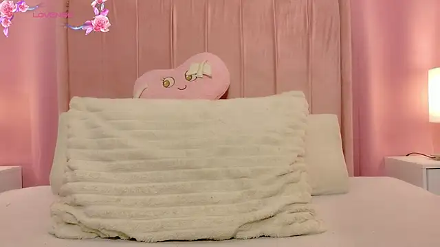 MoollyLove online show from April 7, 2026, 12:18 pm