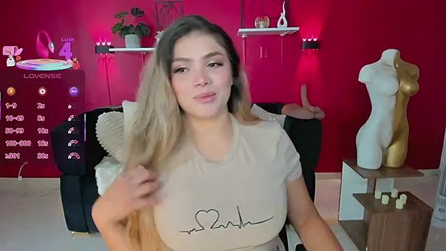 Snapshot of Sofia_Velvetx chatting on June 3, 2026, 2:07 pm Sofia Velvetx online show from June 3, 2026, 2:07 pm