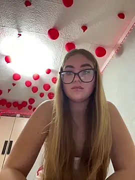 MissAuroraX online show from April 19, 2026, 4:52 pm