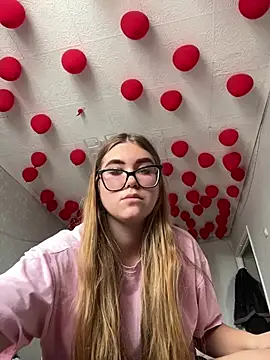 MissAuroraX online show from March 27, 2026, 9:10 am