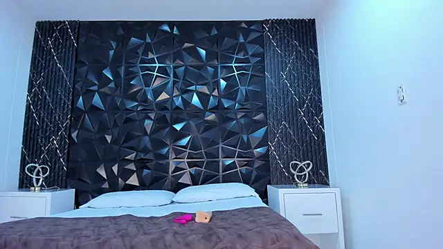 TifannySommers online show from April 8, 2026, 8:43 pm