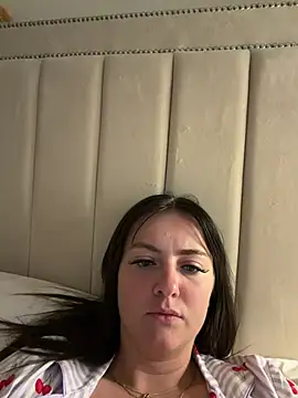Snapshot of LolaSkyee chatting on May 8, 2026, 6:39 am LolaSkyee online show from May 8, 2026, 6:39 am