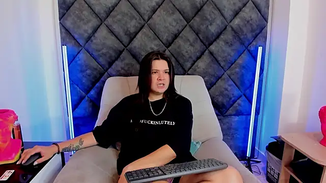 MatthewDavis  online show from April 12, 2026, 11:46 am