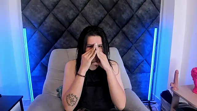 MatthewDavis  online show from April 16, 2026, 11:33 am