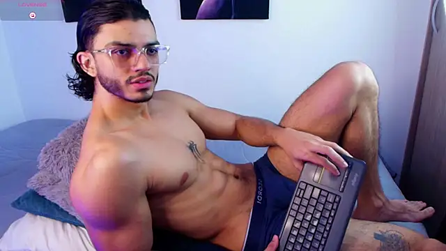 Snapshot of IamAxel03 chatting on June 17, 2026, 8:19 pm IamAxel03 online show from June 17, 2026, 8:19 pm