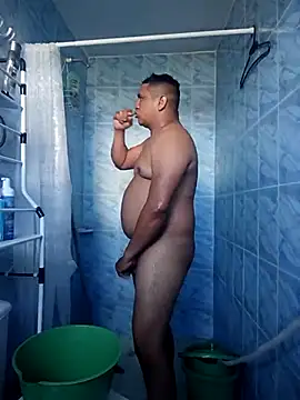 luis20212 online show from April 16, 2026, 9:26 pm