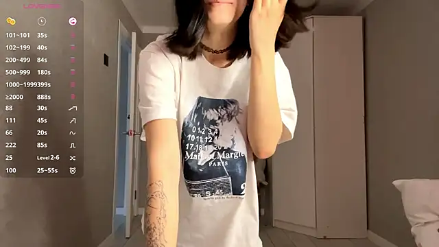 AmeliaMiotii online show from April 12, 2026, 10:18 am