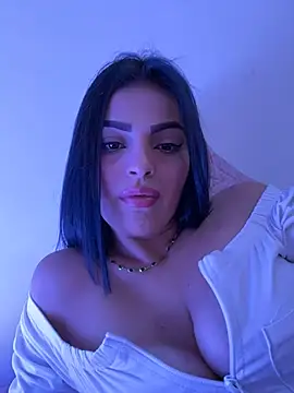 JessieAdams   online show from April 17, 2026, 8:22 pm