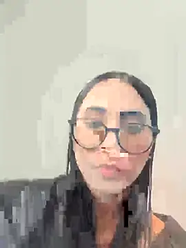 juliacosta online show from April 23, 2026, 1:35 pm