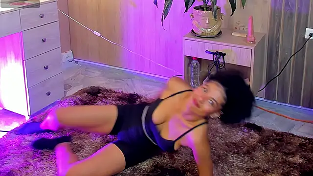 baddie delaylaa online show from April 10, 2026, 5:42 pm