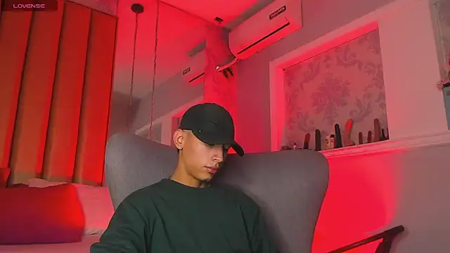 MaicolSmiith  online show from April 14, 2026, 1:38 pm