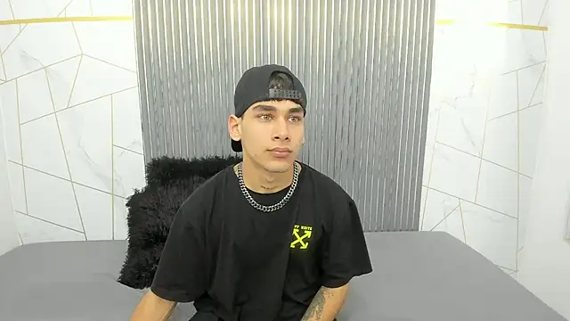 Kitsune 44 online show from April 2, 2026, 7:20 pm