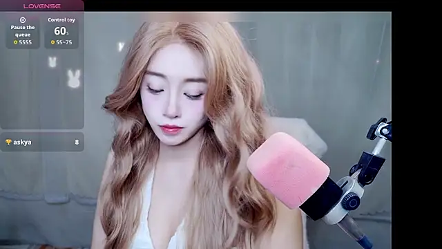 Cuviee online show from April 12, 2026, 6:11 pm