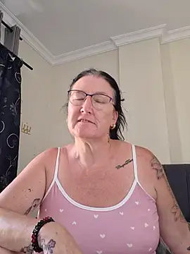Snapshot of Flirty_Siennax chatting on July 5, 2026, 8:43 am Flirty Siennax online show from July 5, 2026, 8:43 am