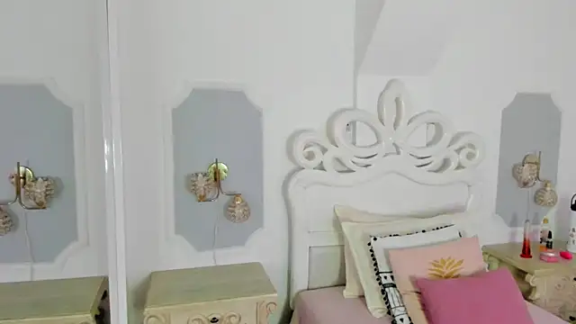 elizathx online show from April 4, 2026, 12:12 pm