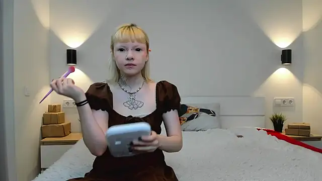 EIanorPuglia online show from April 8, 2026, 4:58 am